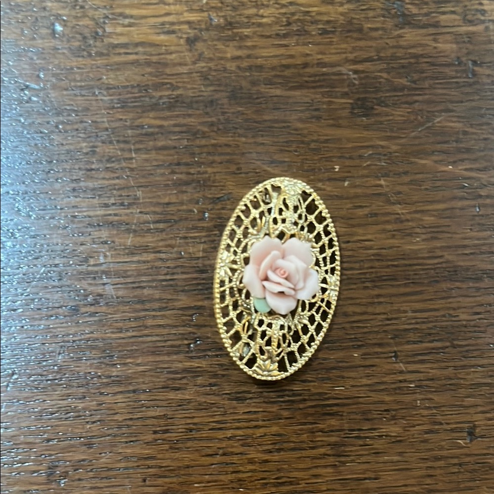 Elegant Gold Filigree Ring with Pink Rose